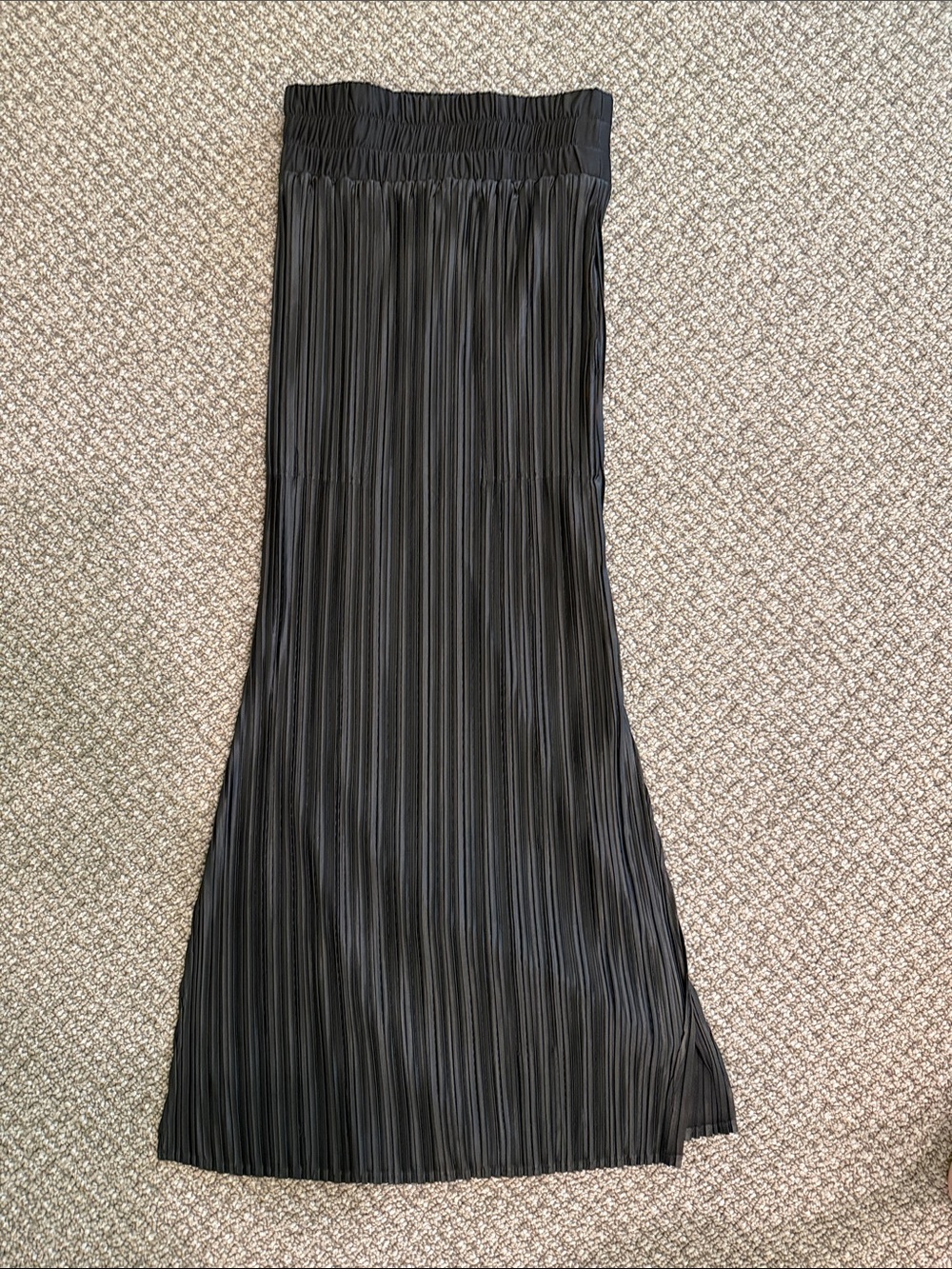 Ruti Black Pleated Maxi Skirt with Elastic Waist - Picture 3 of 8